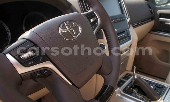 اشتري Imported Toyota Land Cruiser White سيارة في Import - Dubai في Maseru اشتري Imported Toyota Land Cruiser White سيارة في Import - Dubai في Maseru