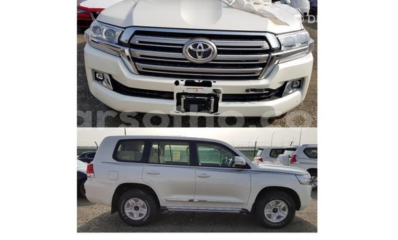 Acheter Import Voiture Toyota Land Cruiser Blanc à Import - Dubai, Maseru Acheter Import Voiture Toyota Land Cruiser Blanc à Import - Dubai, Maseru