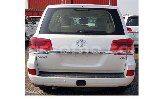 Acheter Import Voiture Toyota Land Cruiser Blanc à Import - Dubai, Maseru Acheter Import Voiture Toyota Land Cruiser Blanc à Import - Dubai, Maseru
