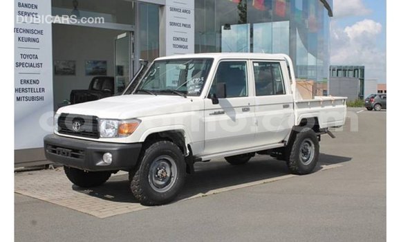 Acheter Import Voiture Toyota Land Cruiser Blanc à Import - Dubai, Maseru Acheter Import Voiture Toyota Land Cruiser Blanc à Import - Dubai, Maseru