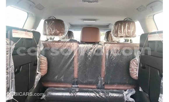 Acheter Import Voiture Toyota Land Cruiser Noir à Import - Dubai, Maseru Acheter Import Voiture Toyota Land Cruiser Noir à Import - Dubai, Maseru