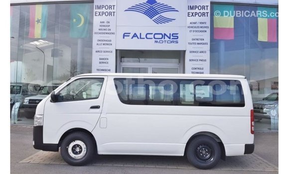 Sayi Imported Toyota Hiace White Mota in Import - Dubai a Maseru Sayi Imported Toyota Hiace White Mota in Import - Dubai a Maseru