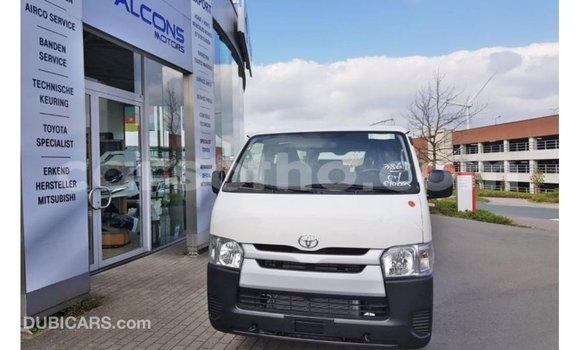 Sayi Imported Toyota Hiace White Mota in Import - Dubai a Maseru Sayi Imported Toyota Hiace White Mota in Import - Dubai a Maseru