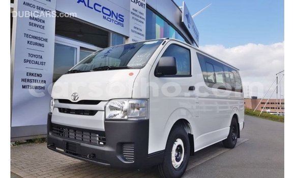 Sayi Imported Toyota Hiace White Mota in Import - Dubai a Maseru Sayi Imported Toyota Hiace White Mota in Import - Dubai a Maseru