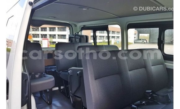 Sayi Imported Toyota Hiace White Mota in Import - Dubai a Maseru Sayi Imported Toyota Hiace White Mota in Import - Dubai a Maseru