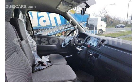 Sayi Imported Toyota Hiace White Mota in Import - Dubai a Maseru Sayi Imported Toyota Hiace White Mota in Import - Dubai a Maseru