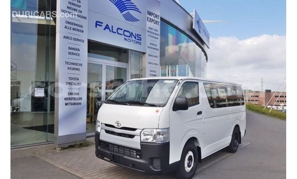 Sayi Imported Toyota Hiace White Mota in Import - Dubai a Maseru Sayi Imported Toyota Hiace White Mota in Import - Dubai a Maseru