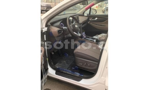 اشتري Imported Hyundai Santa Fe White سيارة في Import - Dubai في Maseru اشتري Imported Hyundai Santa Fe White سيارة في Import - Dubai في Maseru