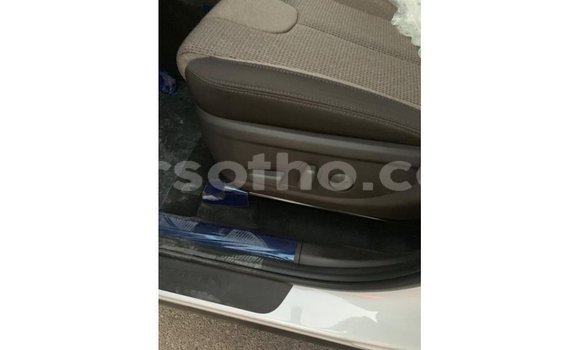 اشتري Imported Hyundai Santa Fe White سيارة في Import - Dubai في Maseru اشتري Imported Hyundai Santa Fe White سيارة في Import - Dubai في Maseru