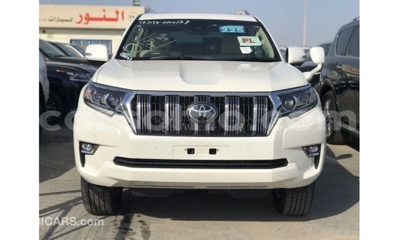 Acheter Import Voiture Toyota Prado Blanc à Import - Dubai, Maseru Acheter Import Voiture Toyota Prado Blanc à Import - Dubai, Maseru