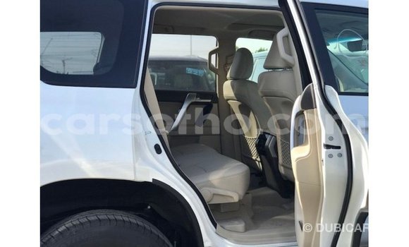 Acheter Import Voiture Toyota Prado Blanc à Import - Dubai, Maseru Acheter Import Voiture Toyota Prado Blanc à Import - Dubai, Maseru