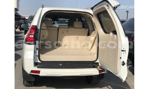 Acheter Import Voiture Toyota Prado Blanc à Import - Dubai, Maseru Acheter Import Voiture Toyota Prado Blanc à Import - Dubai, Maseru