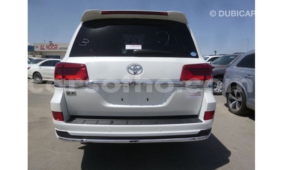 Acheter Import Voiture Toyota Land Cruiser Blanc à Import - Dubai, Maseru Acheter Import Voiture Toyota Land Cruiser Blanc à Import - Dubai, Maseru