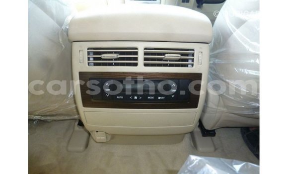 Acheter Import Voiture Toyota Land Cruiser Blanc à Import - Dubai, Maseru Acheter Import Voiture Toyota Land Cruiser Blanc à Import - Dubai, Maseru