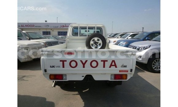 اشتري Imported Toyota Land Cruiser White سيارة في Import - Dubai في Maseru اشتري Imported Toyota Land Cruiser White سيارة في Import - Dubai في Maseru