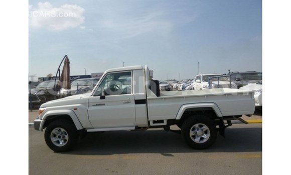 اشتري Imported Toyota Land Cruiser White سيارة في Import - Dubai في Maseru اشتري Imported Toyota Land Cruiser White سيارة في Import - Dubai في Maseru