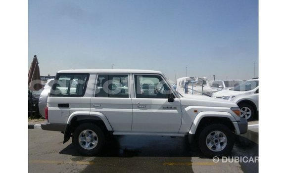 Buy Import Toyota Land Cruiser White Car in Import - Dubai in Maseru Buy Import Toyota Land Cruiser White Car in Import - Dubai in Maseru
