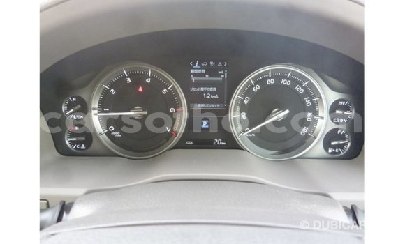 Sayi Imported Toyota Land Cruiser White Mota in Import - Dubai a Maseru Sayi Imported Toyota Land Cruiser White Mota in Import - Dubai a Maseru