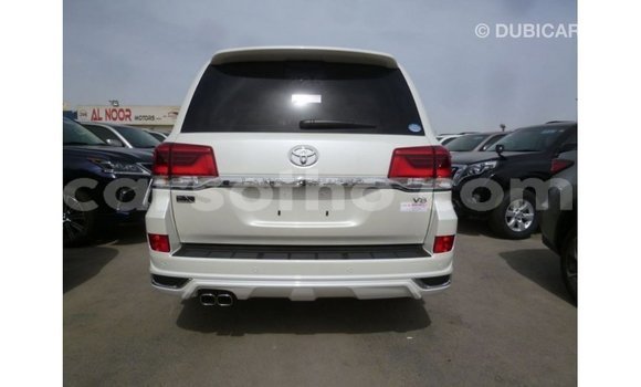 Buy Import Toyota Land Cruiser White Car in Import - Dubai in Maseru Buy Import Toyota Land Cruiser White Car in Import - Dubai in Maseru