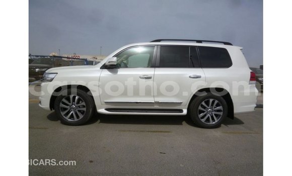 Buy Import Toyota Land Cruiser White Car in Import - Dubai in Maseru Buy Import Toyota Land Cruiser White Car in Import - Dubai in Maseru