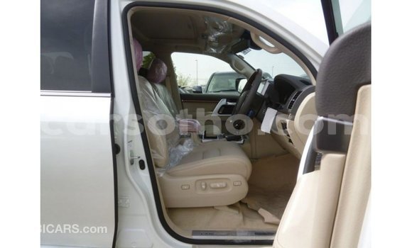 Buy Import Toyota Land Cruiser White Car in Import - Dubai in Maseru Buy Import Toyota Land Cruiser White Car in Import - Dubai in Maseru
