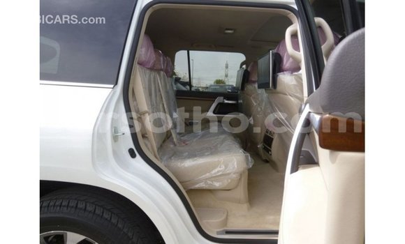Buy Import Toyota Land Cruiser White Car in Import - Dubai in Maseru Buy Import Toyota Land Cruiser White Car in Import - Dubai in Maseru