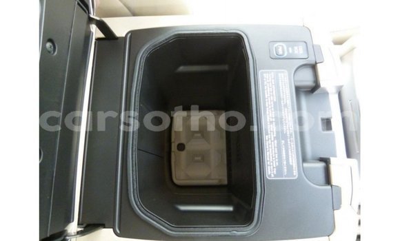 Buy Import Toyota Land Cruiser White Car in Import - Dubai in Maseru Buy Import Toyota Land Cruiser White Car in Import - Dubai in Maseru