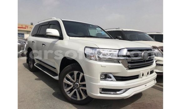 Buy Import Toyota Land Cruiser White Car in Import - Dubai in Maseru Buy Import Toyota Land Cruiser White Car in Import - Dubai in Maseru