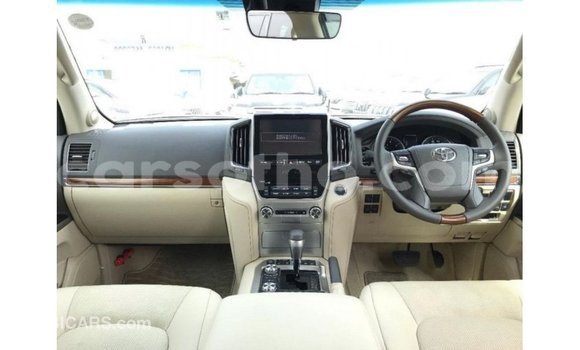 Buy Import Toyota Land Cruiser White Car in Import - Dubai in Maseru Buy Import Toyota Land Cruiser White Car in Import - Dubai in Maseru