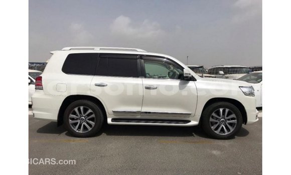 Buy Import Toyota Land Cruiser White Car in Import - Dubai in Maseru Buy Import Toyota Land Cruiser White Car in Import - Dubai in Maseru