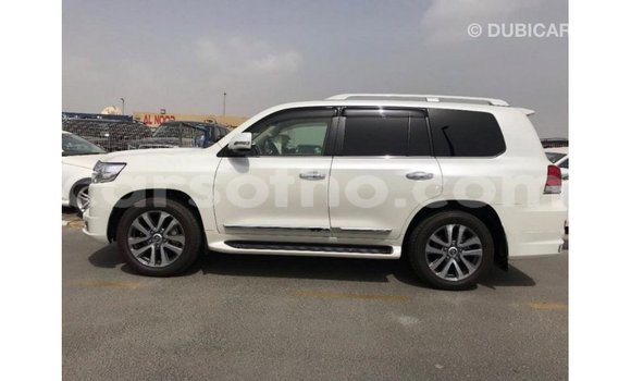 Buy Import Toyota Land Cruiser White Car in Import - Dubai in Maseru Buy Import Toyota Land Cruiser White Car in Import - Dubai in Maseru