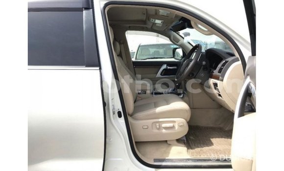 Buy Import Toyota Land Cruiser White Car in Import - Dubai in Maseru Buy Import Toyota Land Cruiser White Car in Import - Dubai in Maseru