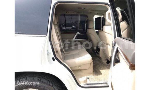 Buy Import Toyota Land Cruiser White Car in Import - Dubai in Maseru Buy Import Toyota Land Cruiser White Car in Import - Dubai in Maseru
