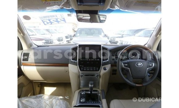 Acheter Import Voiture Toyota Land Cruiser Blanc à Import - Dubai, Maseru Acheter Import Voiture Toyota Land Cruiser Blanc à Import - Dubai, Maseru