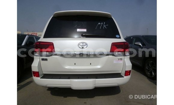 Acheter Import Voiture Toyota Land Cruiser Blanc à Import - Dubai, Maseru Acheter Import Voiture Toyota Land Cruiser Blanc à Import - Dubai, Maseru