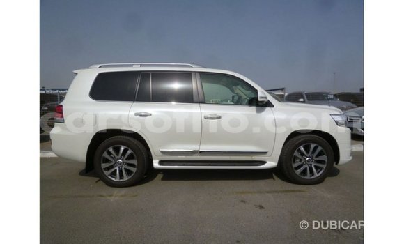 Acheter Import Voiture Toyota Land Cruiser Blanc à Import - Dubai, Maseru Acheter Import Voiture Toyota Land Cruiser Blanc à Import - Dubai, Maseru