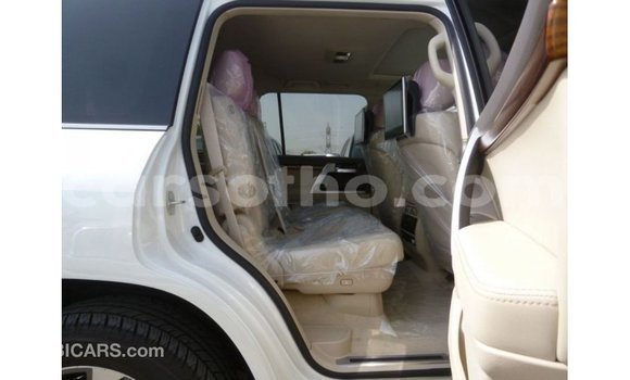 Acheter Import Voiture Toyota Land Cruiser Blanc à Import - Dubai, Maseru Acheter Import Voiture Toyota Land Cruiser Blanc à Import - Dubai, Maseru