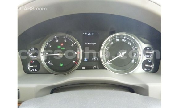Acheter Import Voiture Toyota Land Cruiser Blanc à Import - Dubai, Maseru Acheter Import Voiture Toyota Land Cruiser Blanc à Import - Dubai, Maseru