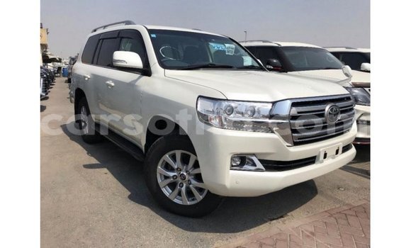 اشتري Imported Toyota Land Cruiser White سيارة في Import - Dubai في Maseru اشتري Imported Toyota Land Cruiser White سيارة في Import - Dubai في Maseru