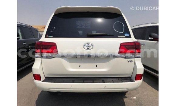 اشتري Imported Toyota Land Cruiser White سيارة في Import - Dubai في Maseru اشتري Imported Toyota Land Cruiser White سيارة في Import - Dubai في Maseru