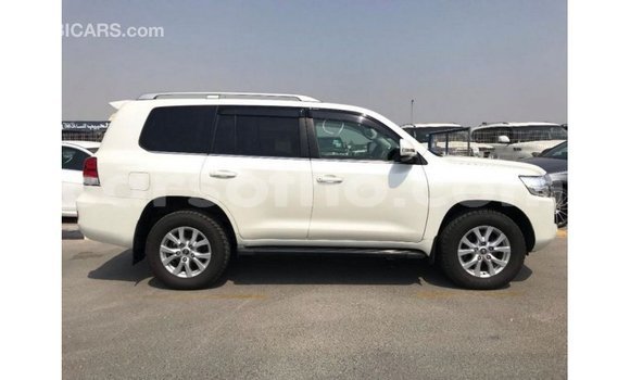 اشتري Imported Toyota Land Cruiser White سيارة في Import - Dubai في Maseru اشتري Imported Toyota Land Cruiser White سيارة في Import - Dubai في Maseru