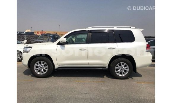 اشتري Imported Toyota Land Cruiser White سيارة في Import - Dubai في Maseru اشتري Imported Toyota Land Cruiser White سيارة في Import - Dubai في Maseru