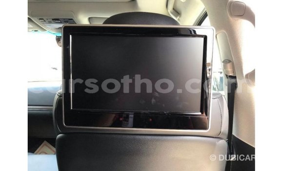 Sayi Imported Toyota Land Cruiser White Mota in Import - Dubai a Maseru Sayi Imported Toyota Land Cruiser White Mota in Import - Dubai a Maseru