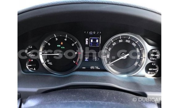 Sayi Imported Toyota Land Cruiser White Mota in Import - Dubai a Maseru Sayi Imported Toyota Land Cruiser White Mota in Import - Dubai a Maseru