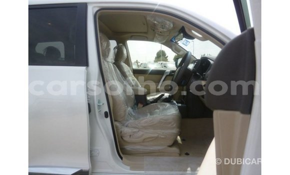 Sayi Imported Toyota Prado White Mota in Import - Dubai a Maseru Sayi Imported Toyota Prado White Mota in Import - Dubai a Maseru