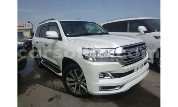 اشتري Imported Toyota Land Cruiser White سيارة في Import - Dubai في Maseru اشتري Imported Toyota Land Cruiser White سيارة في Import - Dubai في Maseru