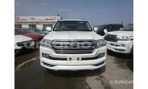 اشتري Imported Toyota Land Cruiser White سيارة في Import - Dubai في Maseru اشتري Imported Toyota Land Cruiser White سيارة في Import - Dubai في Maseru
