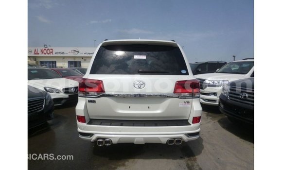 اشتري Imported Toyota Land Cruiser White سيارة في Import - Dubai في Maseru اشتري Imported Toyota Land Cruiser White سيارة في Import - Dubai في Maseru
