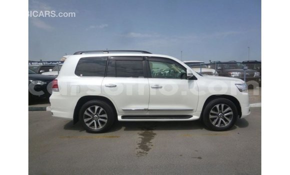 اشتري Imported Toyota Land Cruiser White سيارة في Import - Dubai في Maseru اشتري Imported Toyota Land Cruiser White سيارة في Import - Dubai في Maseru