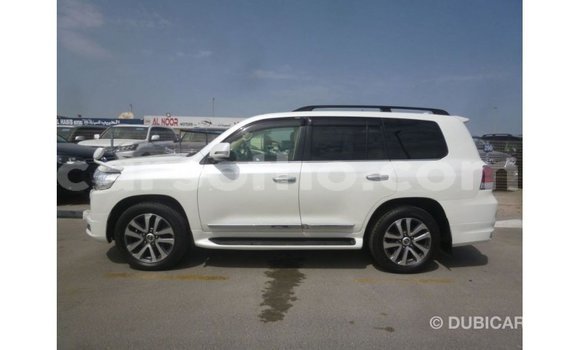 اشتري Imported Toyota Land Cruiser White سيارة في Import - Dubai في Maseru اشتري Imported Toyota Land Cruiser White سيارة في Import - Dubai في Maseru